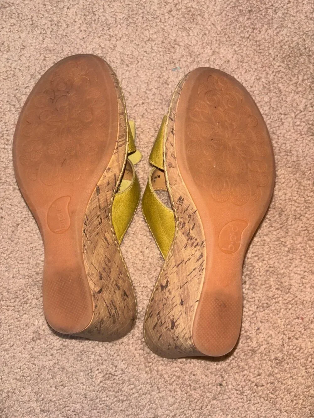 Born b.o.c. Avocado Green Leather Flower Top Leather Wedge Sandals 9